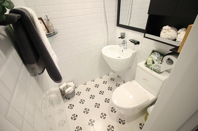 Comment apprendre à mon ado à nettoyer la salle de bain ?
