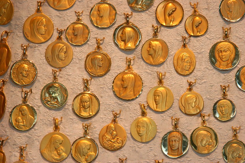 Pourquoi s’offrir une médaille de baptême pour célébrer son sacrement ?